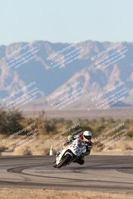 media/Dec-07-2025-CVMA (Sun) [[3e7d2de5dc]]/Race 18-Formula Twins-Formula 40 UL/